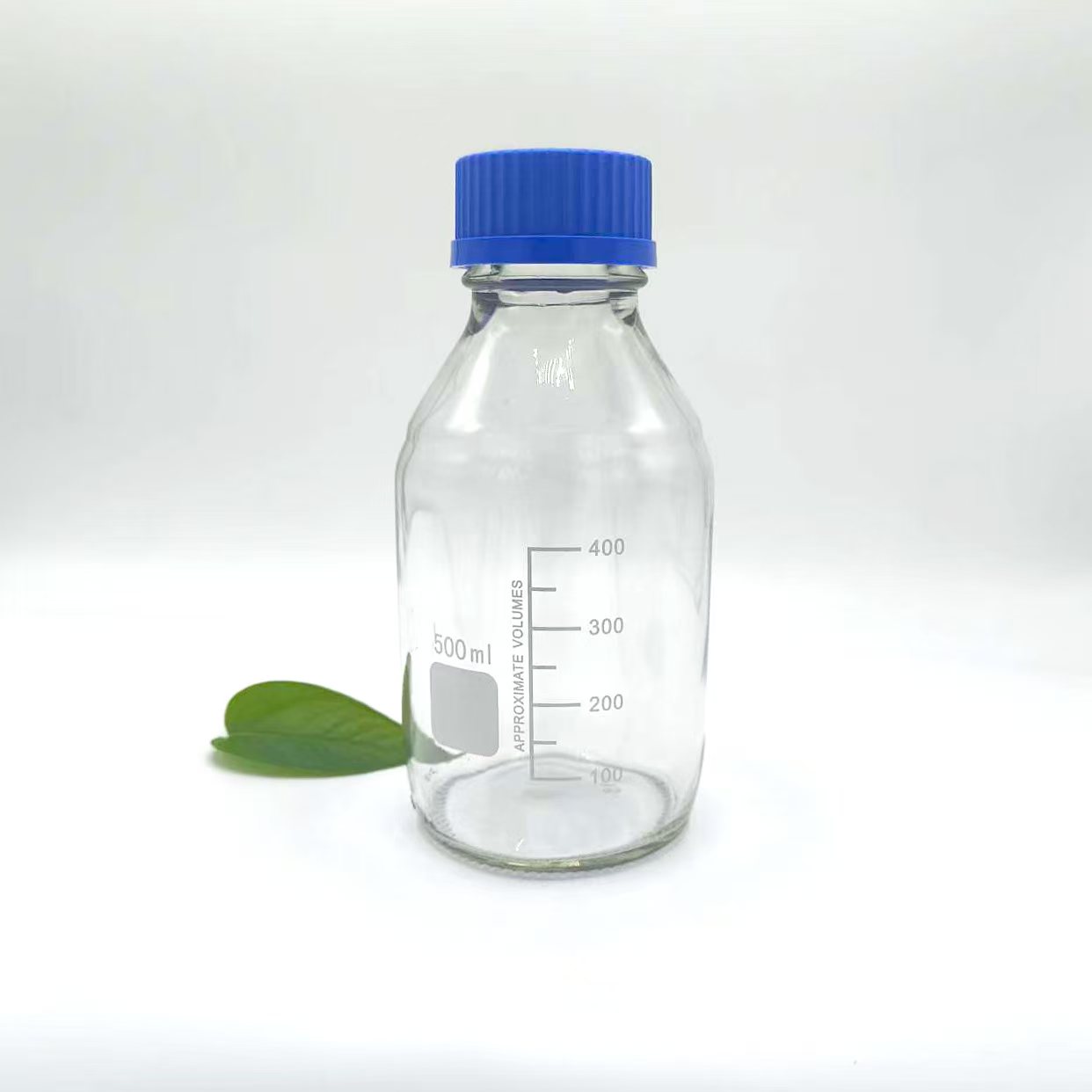 Bagaimana menyelesaikan cabaran keselamatan penyimpanan makmal? Compo memberikan jawapan yang sempurna dengan botol reagen kaca inovatifnya. Bagaimana menyelesaikan cabaran keselamatan penyimpanan makmal? Compo memberikan jawapan yang sempurna dengan botol reagen kaca inovatifnya.